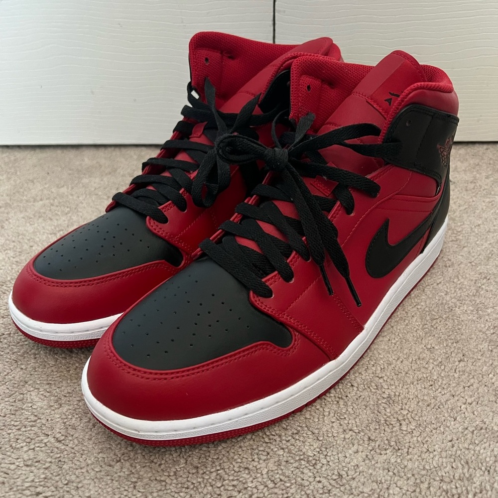 Air Jordan 1 Mid 'Reverse Bred'